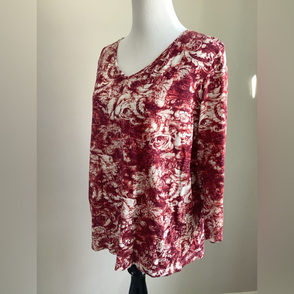 Chico’s floral v-neck knit  top, size 2